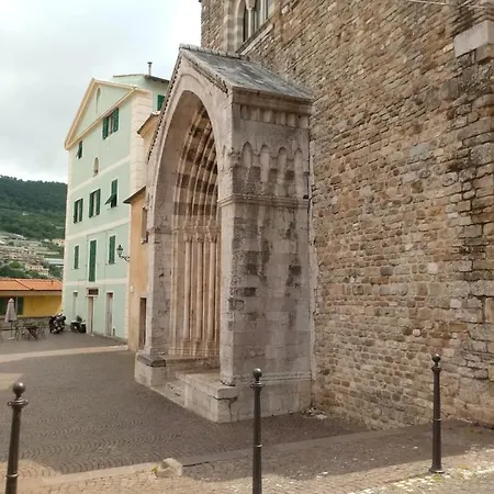 Accanto Al Battistero * Ventimiglia